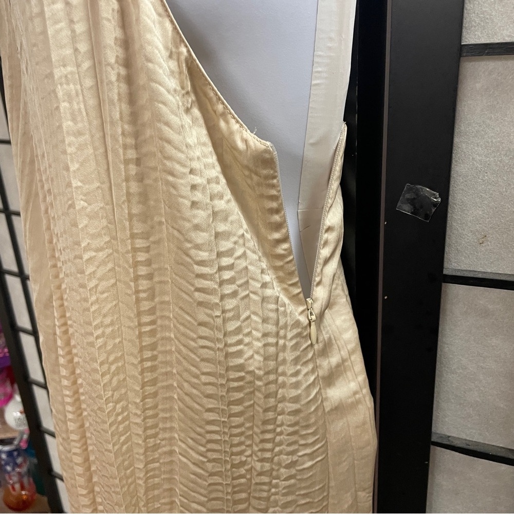 Zara ladies wrinkled satin cream, jumpsuit size large - Picture 6 of 9